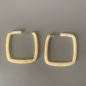 Yellowish/White Square Hoops